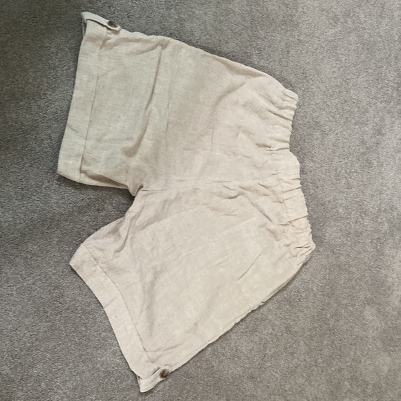 Linen blend oatmeal colored long 🩳 shorts - Picture 2 of 3